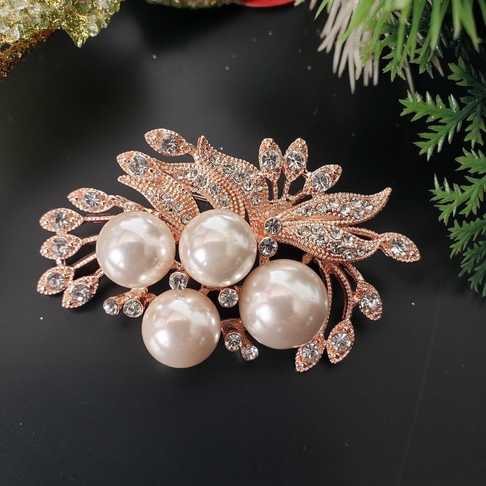 0816 Faux Pearls and stones Brooch